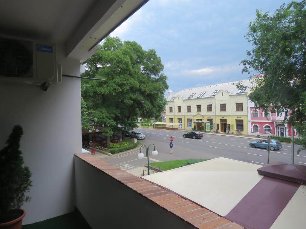 Szofi Apartman Хайдусобосло Экстерьер фото